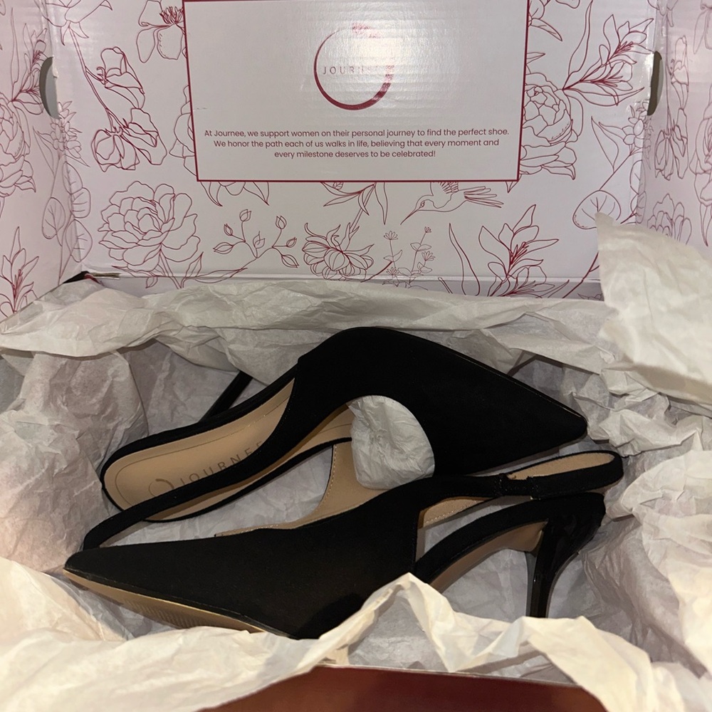 Journee Collection Black Pointed Slingback Kitten Heels